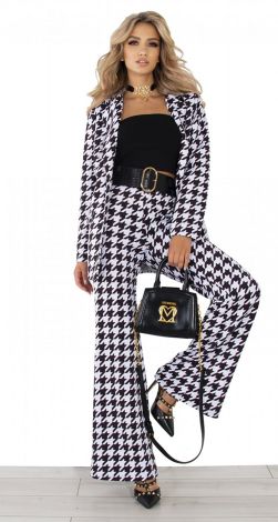 Класичний костюм у клітинку