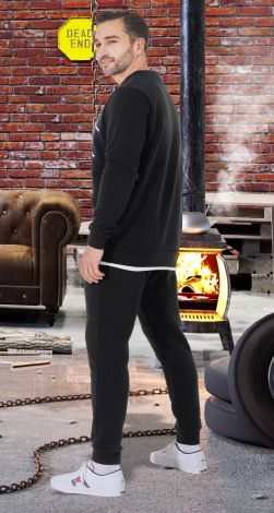 Красивый мужской костюм на флисе