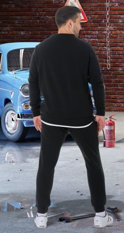 Красивый мужской костюм на флисе