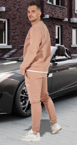 Красивый мужской костюм на флисе