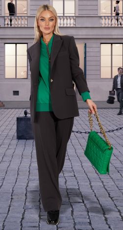 Класичний брючний костюм