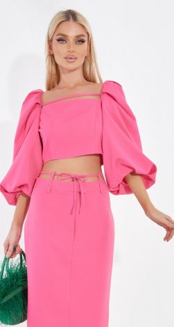 Красивий рожевий костюм