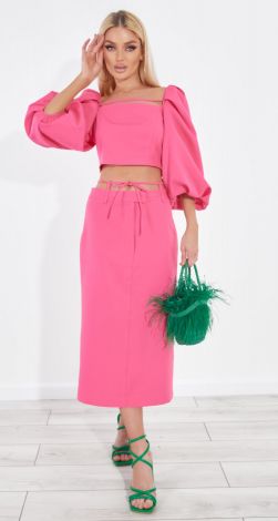 Красивий рожевий костюм